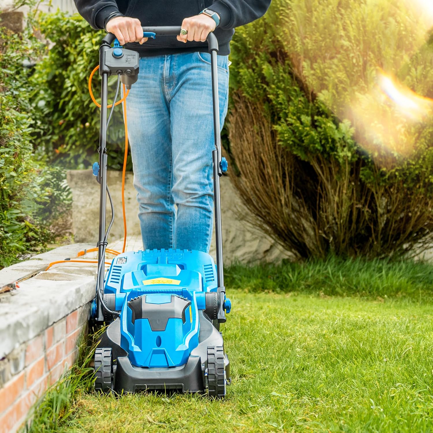Hyundai 1300W Electric Lawn Mower – 33cm Lightweight Corded Lawnmower, 30L Grass Box, Foldable Handle, 3 Cutting Heights, Ideal for Small Gardens - 3 - Image 9